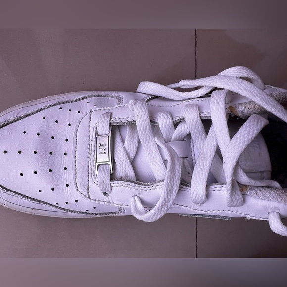 Nike Air Force 1 Low LE Triple White GS (DH2920-111) Grade School Size 4Y-7Y - Picture 7 of 15